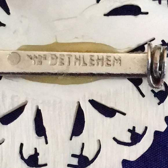 Intricate Bethlehem Carved Mother Of Pearl Pin / Brooch; Stamped; Star; Doves - Picture 8 of 9